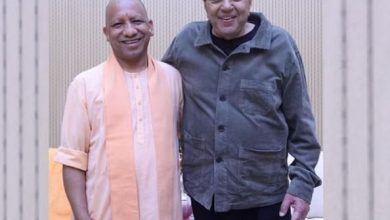 Photo of फिल्म स्टार धर्मेंद्र के साथ मुख्यमंत्री योगी नजर आए
