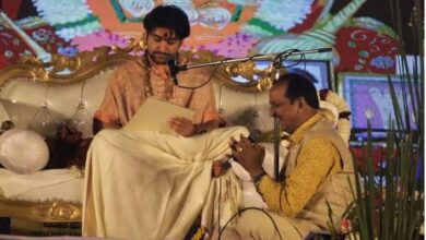 Photo of देहरादून: धीरेंद्र शास्त्री ने अचानक भीड़ में खड़े व्यक्ति को बुलाया, राज खोल सबको चौंकाया