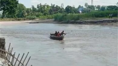 Photo of सारण में बड़ा हादसा, सरयू नदी में नाव पलटने से 18 लोग डूबे…