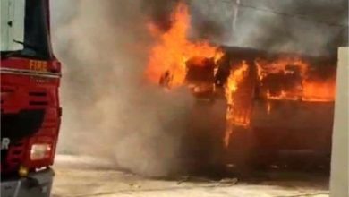 Photo of सवारियों से भरी निजी बस में लगी आग, यात्रियों ने भागकर बचाई जान