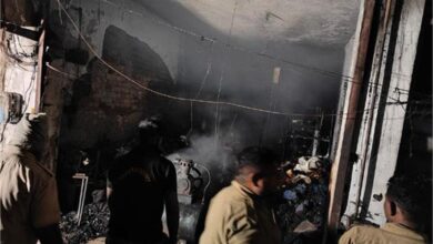 Photo of लुधियाना: फैक्टरी में लगी भीषण आग, फैक्ट्री के अंदर सो रहे कई सारे लोग झुलसे