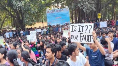 Photo of आईआईटी-बीएचयू में छात्रा से छेड़खानी के मामले में लंका थाना प्रभारी को किया लाइन हाजिर