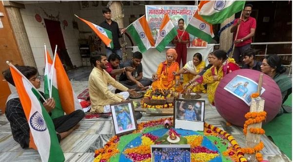 Photo of कहीं बड़ी स्क्रीन पर देखा जाएगा मैच तो कहीं हवन-पूजन जारी
