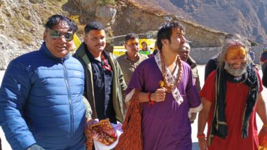 Photo of उत्तराखंड: कड़ी सुरक्षा के बीच देहरादून से बद्रीनाथ धाम पहुंचे धीरेंद्र कृष्ण शास्त्री