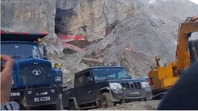 Photo of जम्मू कश्मीर: पहली बार अमरनाथ पवित्र गुफा के पास पहुंचे वाहन, सड़क संपर्क का हुआ विस्तार