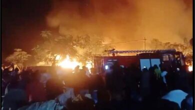 Photo of आर.सी.एफ. के सामने झुग्गी-झोपड़ियों को लगी भयानक आग, सैंकड़ों झुग्गियां हुयी जलकर राख