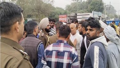 Photo of तेज रफ्तार कार की टक्कर से महिला मजदूर की मौत, ग्रामीणों ने किया हंगामा