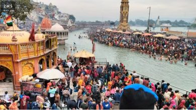 Photo of कार्तिक पूर्णिमा: धर्मनगरी में उमड़ा आस्था का सैलाब, गंगा स्नान कर कमाया पुण्य