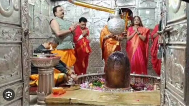 Photo of मध्यप्रदेश के उपमुख्यमंत्री जगदीश देवड़ा ने दूध से किया महाकाल का अभिषेक…