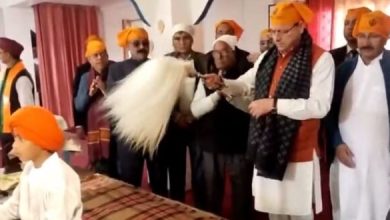 Photo of मुख्यमंत्री धामी ने टीला साहिब गुरुद्वारा में टेका मत्था