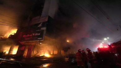 Photo of पाकिस्तान: कराची के एक शॉपिंग मॉल में लगी भीषण आग