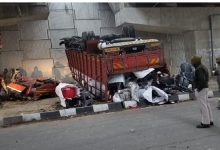Photo of कानपुर: बेकाबू ट्रक डिवाइडर से टकराकर हाईवे से नीचे गिरा, चालक की दर्दनाक मौत