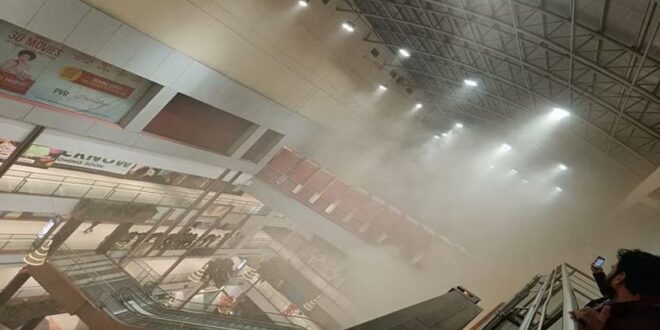 Photo of लखनऊ : फीनिक्स यूनाइटेड मॉल में आग से मची भगदड़