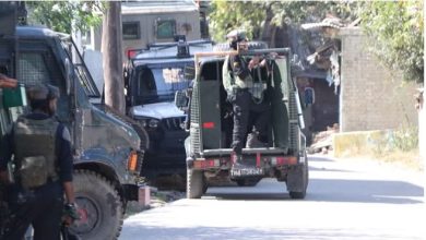 Photo of जम्मू कश्मीर: पुलवामा में तलाशी अभियान, तीन संदिग्ध पकड़े
