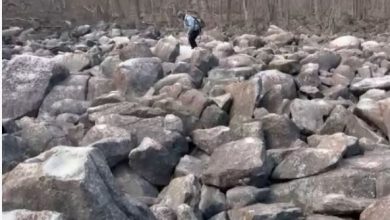 Photo of बेहद रहस्यमी है ये जगह, हथौड़ा मारने पर चट्टानों से आती है घंटे जैसी आवाज!