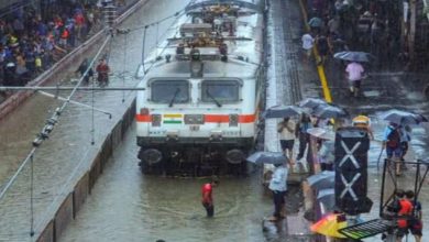 Photo of तमिलनाडु में भारी बारिश ने मचाई तबाही, ट्रेनों में फंसे 500 से अधिक यात्री