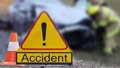Photo of पूर्वांचल एक्सप्रेसवे पर युवती ने कार व युवक ने ट्रक के सामने कूदकर दी जान…