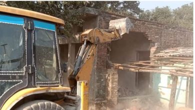 Photo of 284 दिन बाद आज फिर शक्तिनहर के किनारे गरजी जेसीबी, हटाया अतिक्रमण