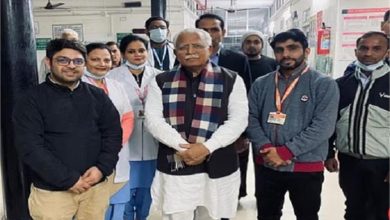 Photo of जीत के जश्न के बीच देर रात सिविल अस्पताल और पुलिस चौकी का निरीक्षण करने पहुंचे मुख्यमंत्री खट्टर