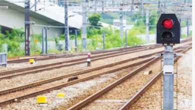 Photo of समय से पहुंचती है ट्रेन, फिर आउटर पर क्यों रुक जाती है? जानिए …