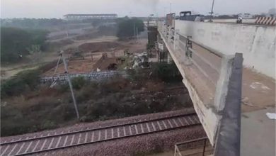Photo of रोहतक: जानलेवा बनी सेल्फी! पुल से रेलवे लाइन पर गिरी लड़की