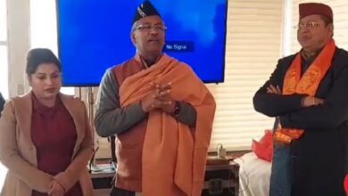 Photo of देहरादून : पूर्व सीएम त्रिवेंद्र सिंह रावत ने किया गीत का विमोचन