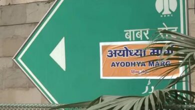 Photo of दिल्ली : हिंदू सेना ने बाबर रोड पर ‘अयोध्या मार्ग’ का लगाया स्टीकर