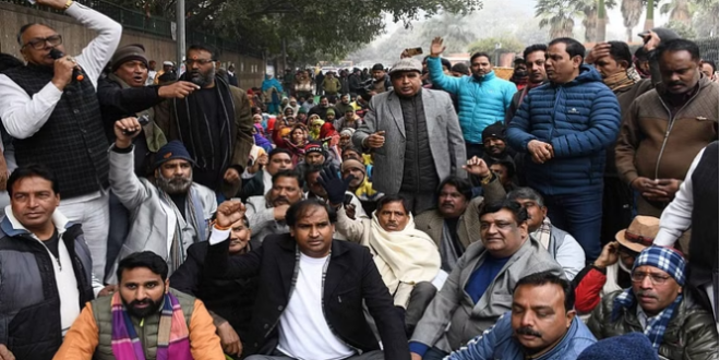 Photo of दिल्ली :सफाई कर्मचारियों ने दी काम बंद हड़ताल की चेतावनी