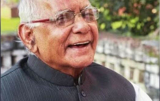 Photo of साहित्यकार पं. हरिराम द्विवेदी पंचतत्व में हुए विलीन, अंतिम यात्रा में उमड़े लोग