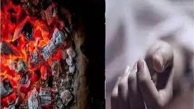 Photo of यूपी: कमरे में अलाव जलाकर सो रहे दो श्रमिकों की मौत, 2 की हालत गंभीर