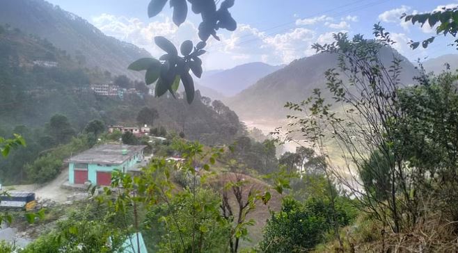 Photo of  बिना बारिश-बर्फबारी के विंड चिल इफेक्ट ने बढ़ाई ठिठुरन, पाला बढ़ाएगा परेशानी