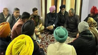 Photo of पंजाब: सड़क हादसे में जान गंवाने वाले पुलिस कर्मचारियों के घर पहुंचे डिप्टी स्पीकर