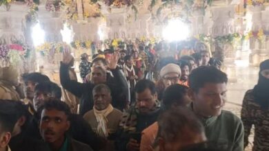Photo of अयोध्या में तीन बजे तक ढाई लाख भक्तों ने किए रामलला के दर्शन