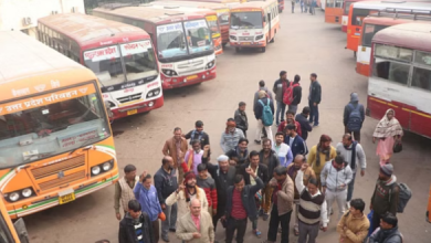 Photo of ड्राइवरों की हड़ताल: यूपी में 4652 बसों के चक्के जाम,चौराहों पर जमा हुए लोग