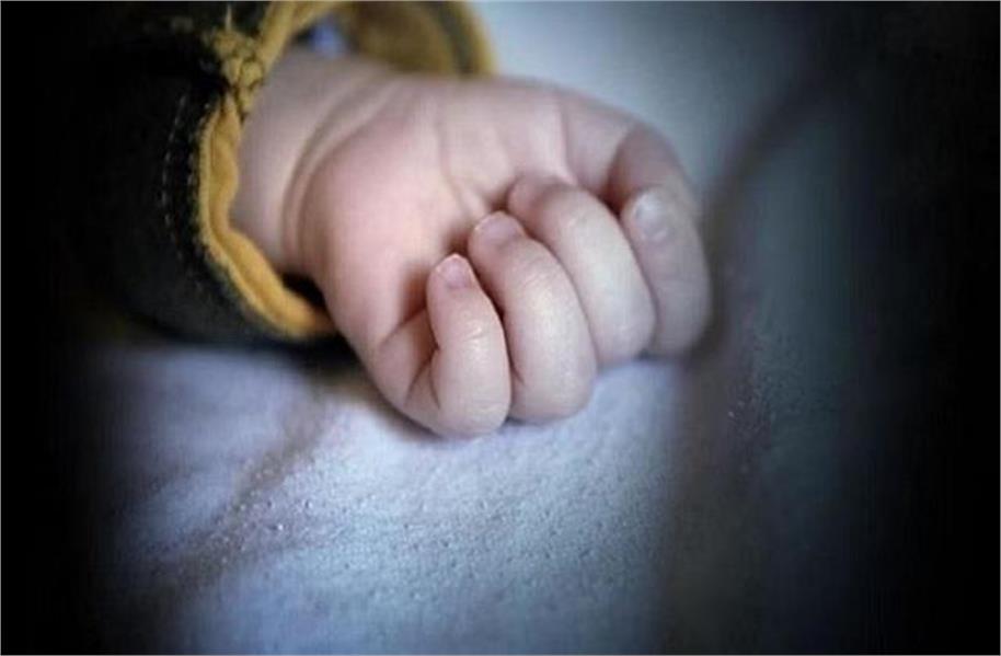 Photo of स्ट्रेचर नहीं मिला तो रेहड़ी पर कड़कड़ाती ठंड में महिला ने दिया बच्चे को जन्म