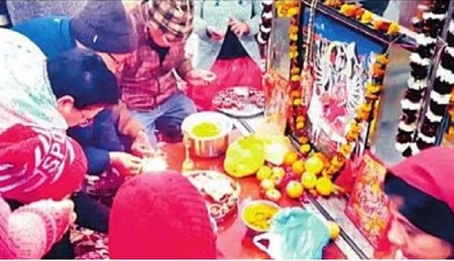 Photo of जम्मू: श्रीनगर के आनंदेश्वर भैरवनाथ मंदिर में 32 साल के बाद हवन-पूजन