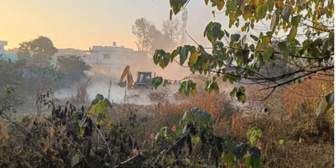 Photo of क्लोरीन गैस का रिसाव: खाली प्लाट में तीन साल से पड़े थे सिलिंडर