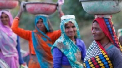 Photo of बड़ीखबर! सड़क बनाने वाली महिलाओं को मातृत्व अवकाश