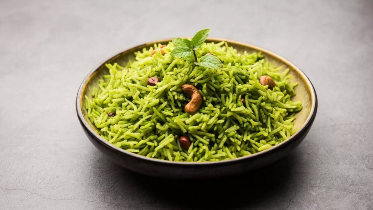 Photo of एक ही तरह का चावल खाकर हो गए है बोर, तो इस बार ट्राई करें Green Coriander Rice