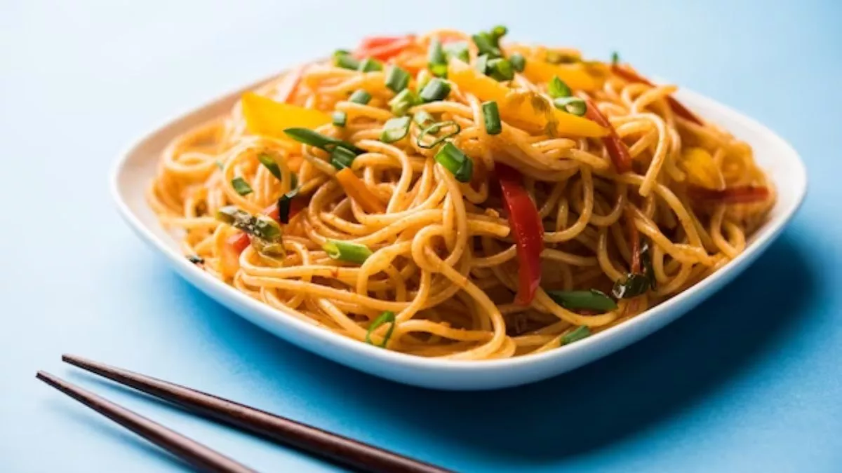 Photo of नूडल्स खाने के हैं शौकीन, तो बनाएं टेस्टी चिली चीज नूडल्स