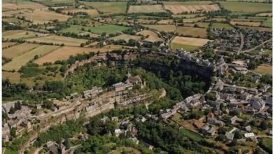 Photo of ये है दुनिया का सबसे अनोखा प्राचीन शहर, इतनी गहरी घाटी के किनारे पर है बसा