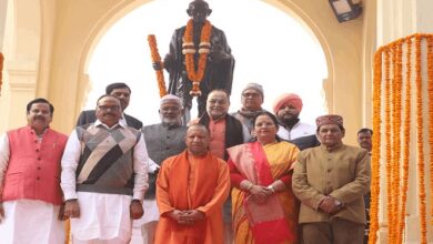 Photo of मुख्यमंत्री योगी ने महात्मा गांधी को दी श्रद्धांजलि