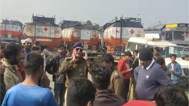 Photo of जबलपुर में फ्यूल टैंकरों के पहिए थमे, ट्रक ड्राइवर हड़ताल पर