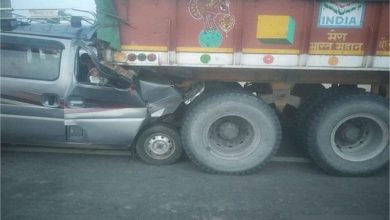 Photo of राजस्थानः सीकर में भीषण सड़क हादसा, दो ट्रकों के बीच आई कार