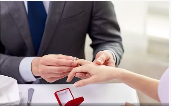 Photo of मंगेतर की एक बुरी आदत से तंग आया शख्स, सोशल मीडिया पर पोस्ट लिख मांगी सलाह…