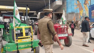 Photo of नोएडा पुलिस ने ट्रैक्टर मार्च को रोका, इस एक्सप्रेसवे पर पहुंचे किसान