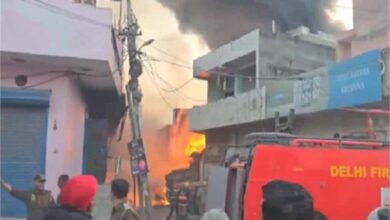 Photo of दिल्लीः अलीपुर की पेंट फैक्ट्री में लगी आग…