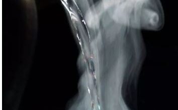 Photo of सेहत को इन तरीकों से फायदा पहुंचाता है गरम पानी