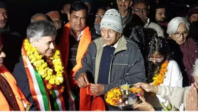Photo of कतर से रिहा होकर घर लौटे कैप्टन सौरभ: जिगर के टुकड़े को सामने देख भावुक हुए माता-पिता