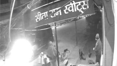 Photo of मशहूर हलवाई सीताराम की दुकान पर फायरिंग व रंगदारी मांगने के आरोपी गिरफ्तार